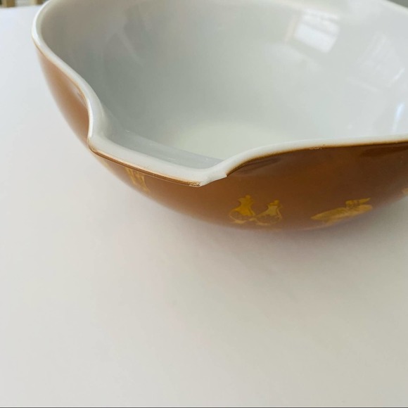 Pyrex | Early American Vintage 4 Qt Cinderella Mixing Bowl - Picture 3 of 13